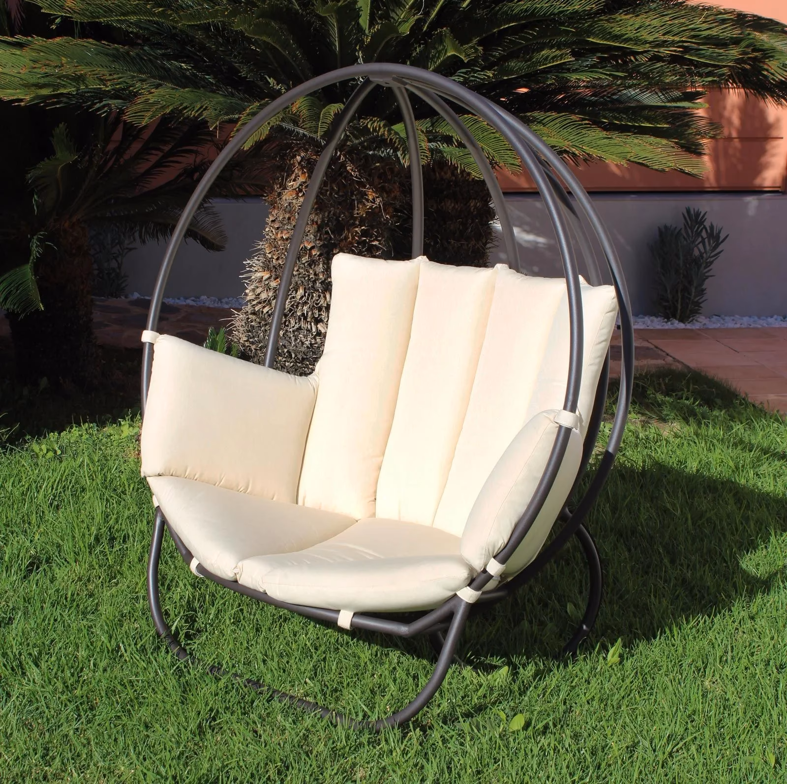 ¿Se pueden dejar las sillas de huevo bajo la lluvia?