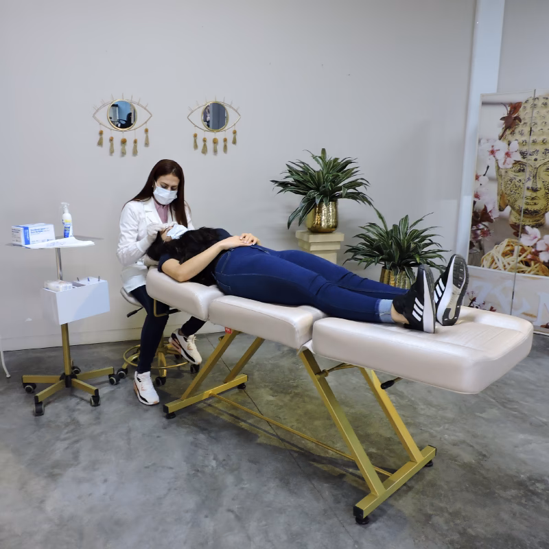 ¿Cuánto mide una cama para poner pestañas?