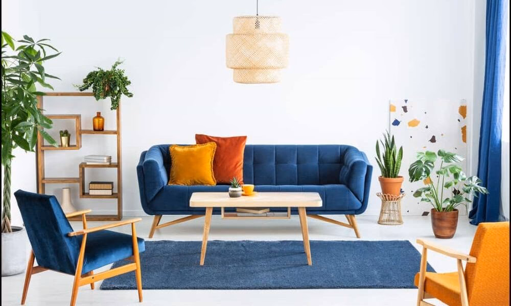 ¿Qué color combina bien con un sofá azul?