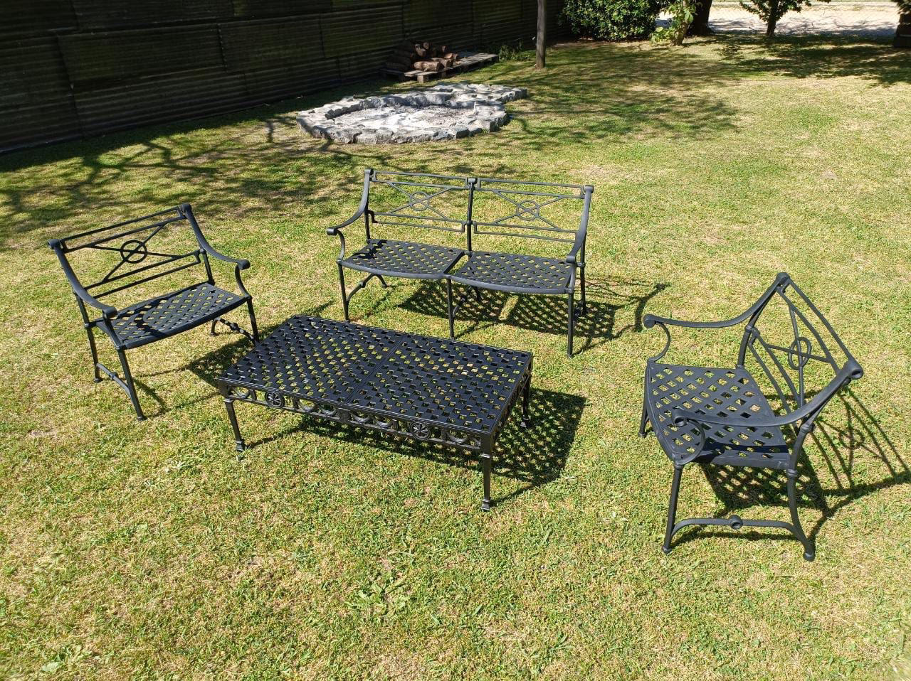 ¿Cuánto pesa una silla de hierro?