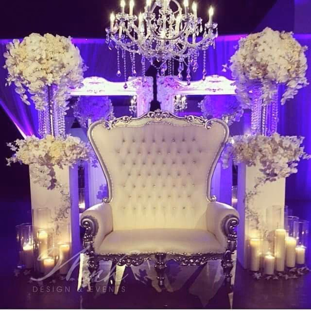 ¿Cómo se llama la silla donde se sientan los novios?