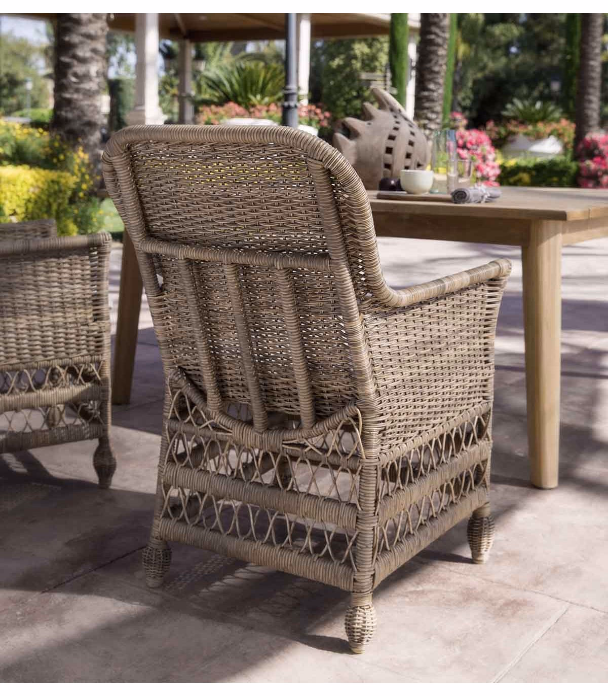 ¿Qué es mejor, la resina o el ratán?