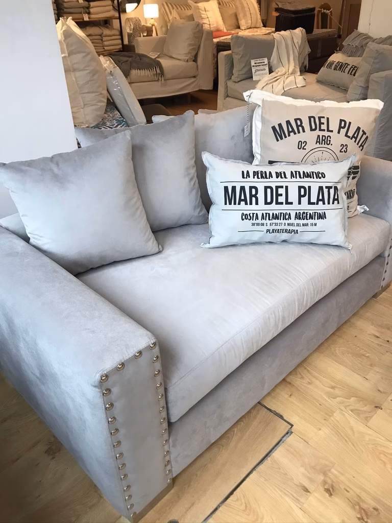 ¿Cuál es la diferencia entre un sillón y un sofá?