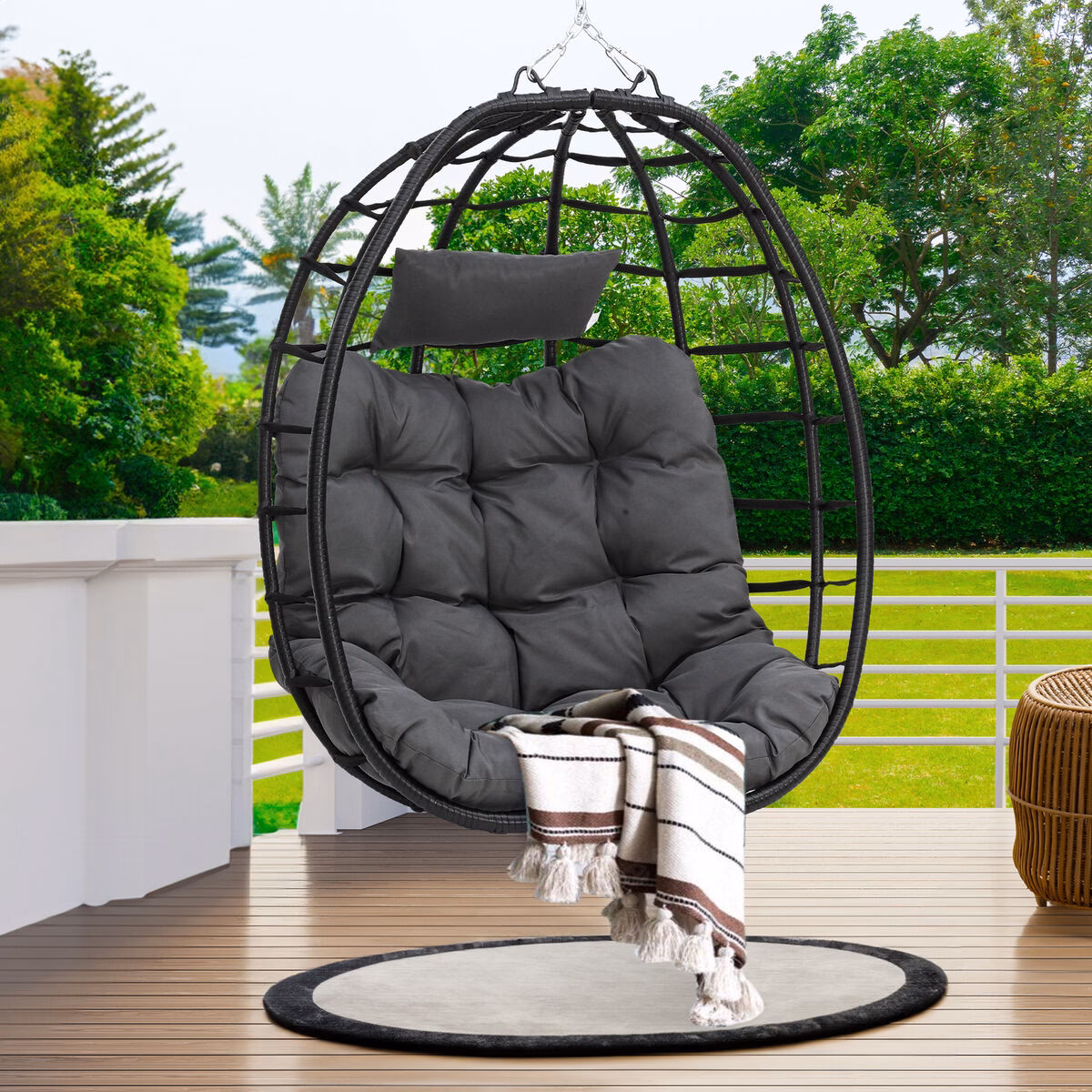 ¿Cómo se llaman las sillas en forma de huevo?