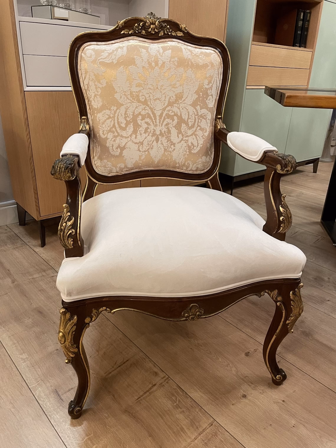 ¿Cuánto cuesta una sala Luis XV?