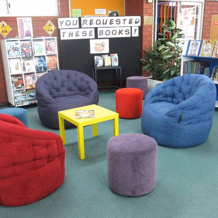 ¿Qué mobiliario debe tener una biblioteca?