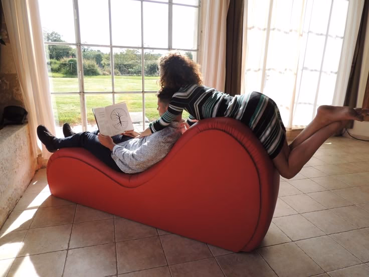 How much weight can a tantra chair hold?